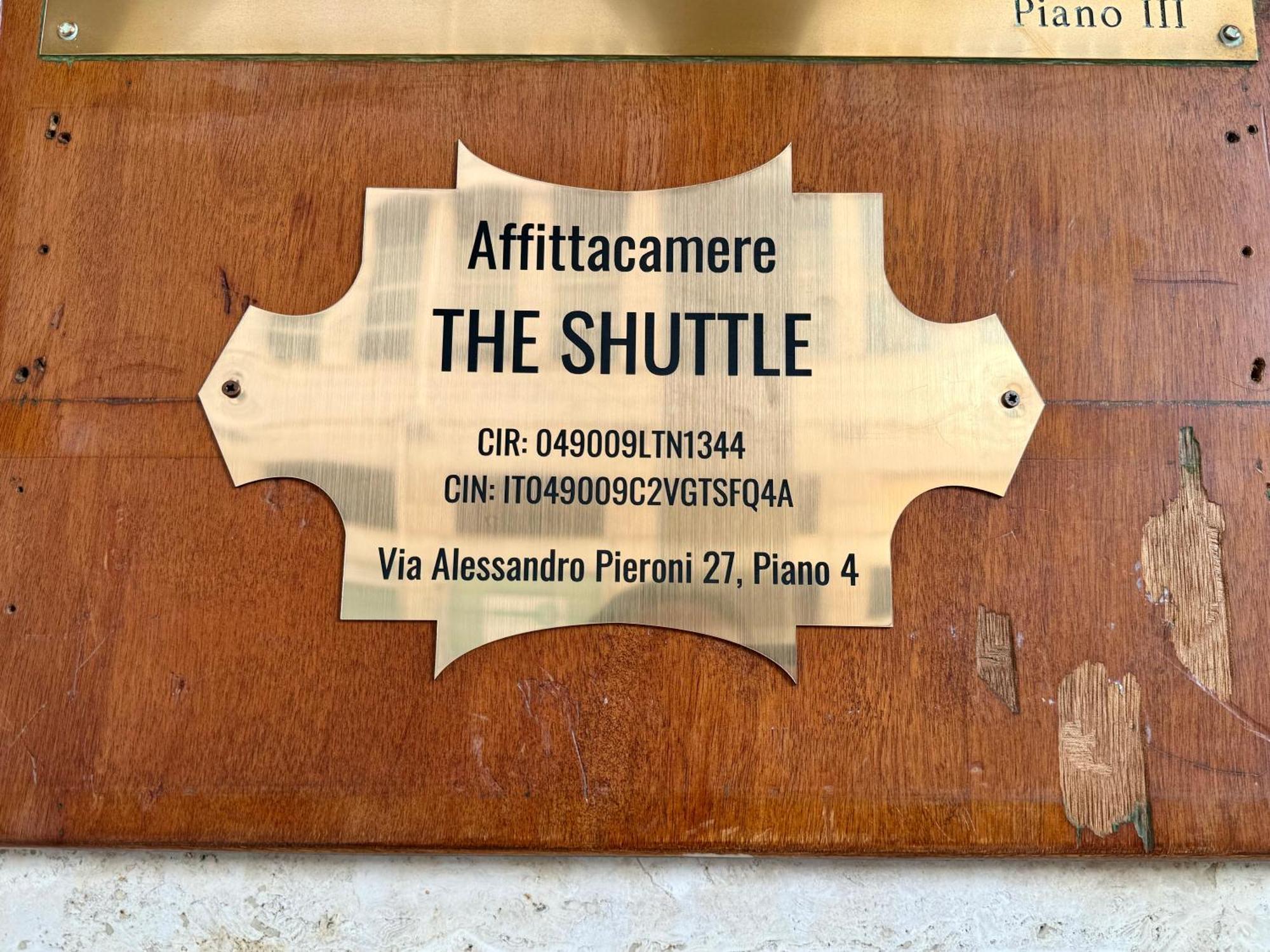 Affittacamere The Shuttle Livorno Esterno foto